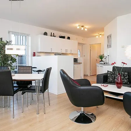 Xliv Apartment *